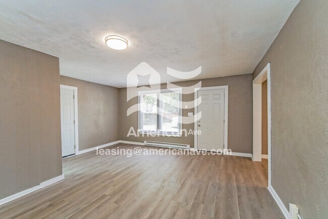 Building Photo - 925 Roosevelt St