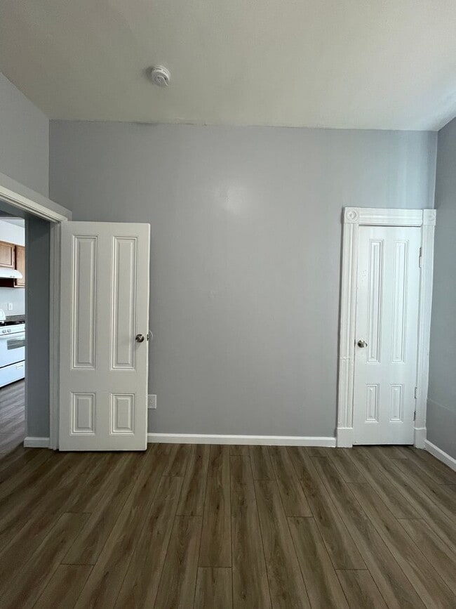 Building Photo - 00812