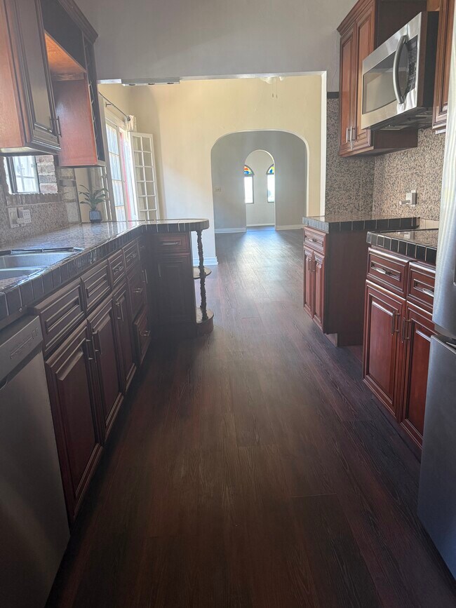 Foto del edificio - 839 N Poinsettia Pl