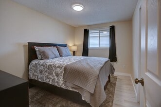 Building Photo - 1206 E Heroy Ave