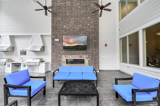 Building Photo - 4840 N Shepherd Dr