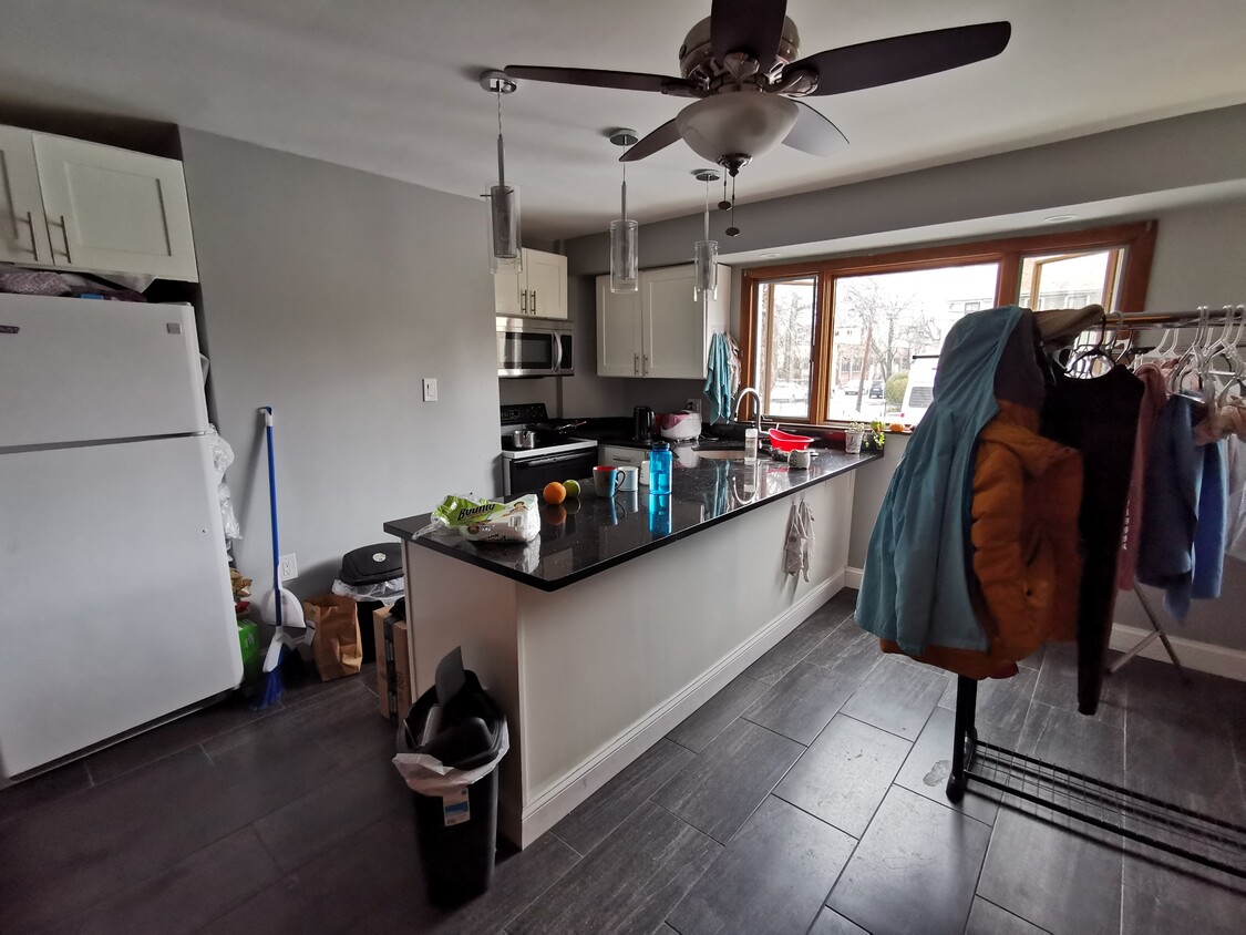Foto principal - 232 Brookline St