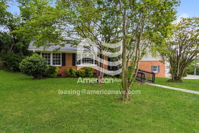 Foto del edificio - 2300 Oakcrest Rd