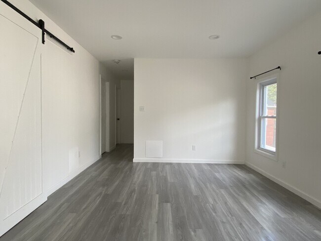 Foto del edificio - 470 W 2nd St