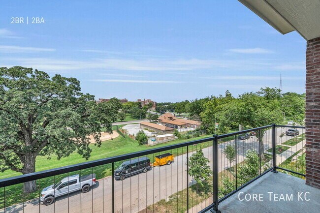 Foto del edificio - 3933 Kenwood Ave