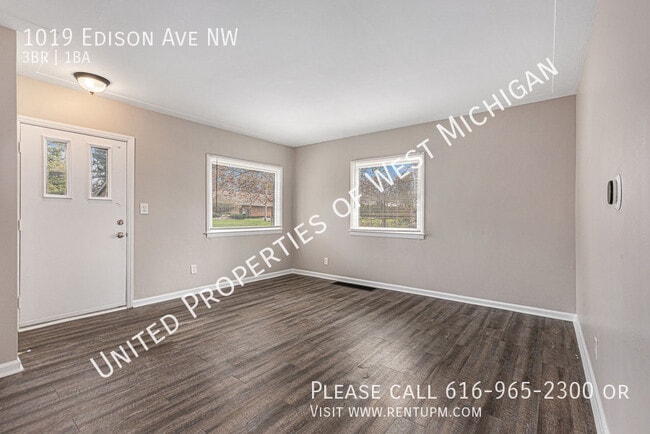 Building Photo - Tours Estimated to Begin 6/18 | 3 Bed 1 Ba...