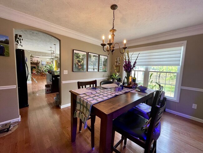 Building Photo - 411 Trefoil St