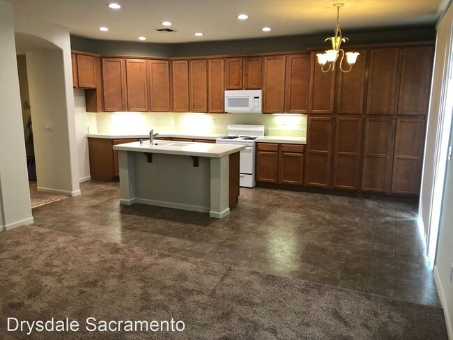 Building Photo - 4 br, 2 bath House - 2821 Tree Swallow Circle