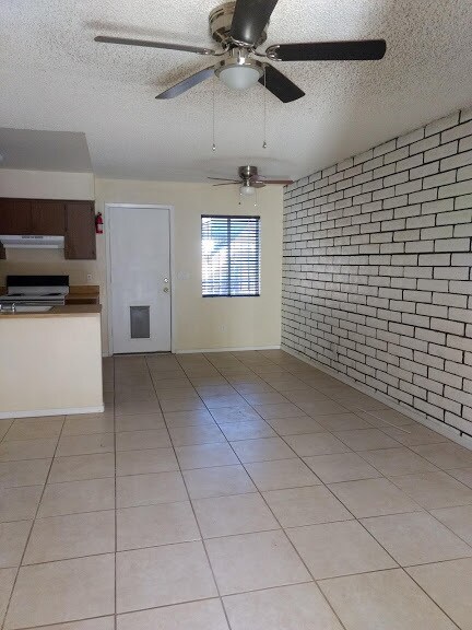 Building Photo - 2140 W Vista Ave #2