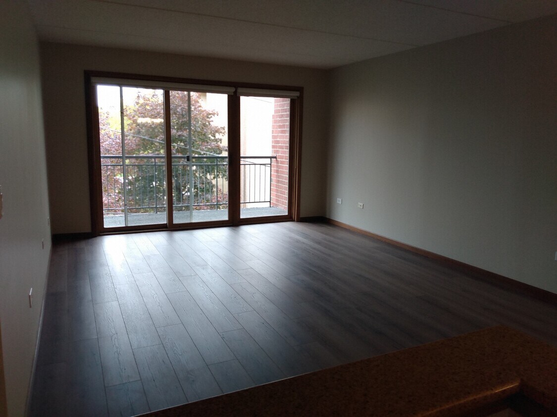 Foto principal - 6441 W Warner Ave