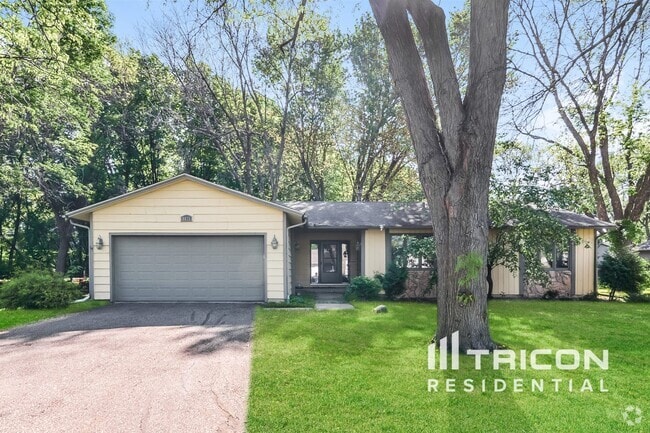 Building Photo - 8675 Westwind Cir