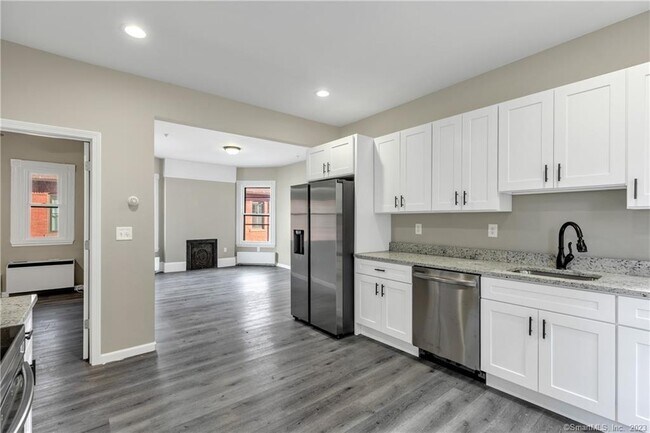 Building Photo - 60 Russ St