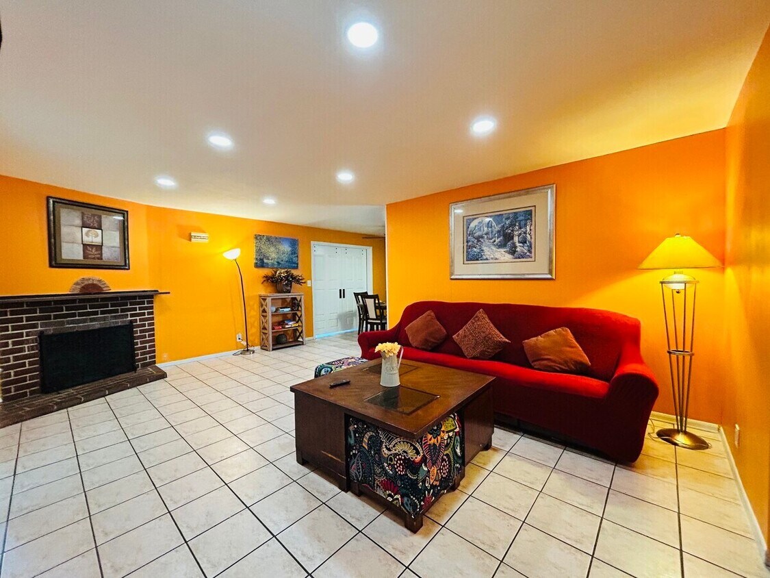 Foto principal - 8871 Belmont St