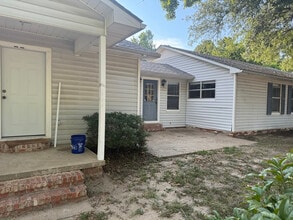 Building Photo - 619 NE Stallings Dr