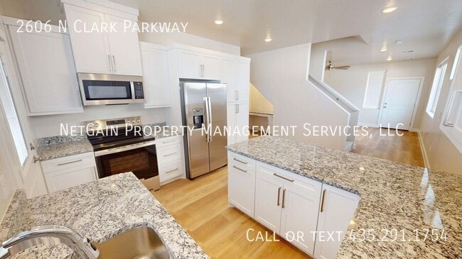 Building Photo - 2606 N Clark Pkwy