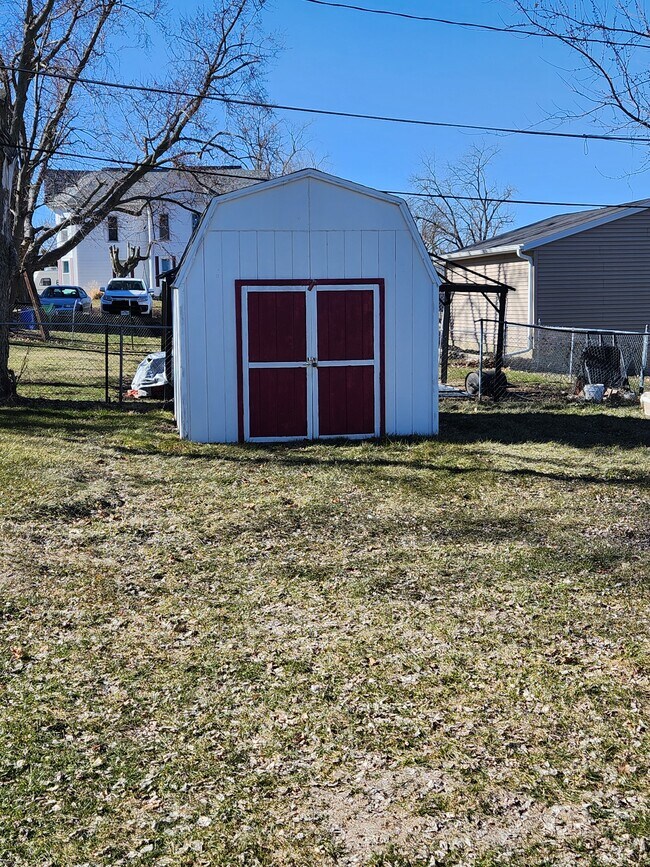 Storage shed - 1250 8th St