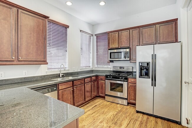 Building Photo - 1931 Summer St