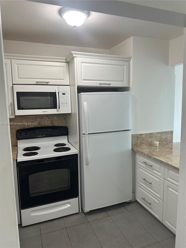 Foto del edificio - 3536 NE 168th St