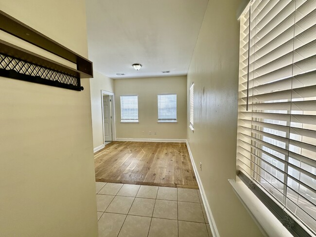 Building Photo - Studio Apartment in Downtown Bluffton Vill...