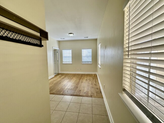 Foto del edificio - Studio Apartment in Downtown Bluffton Vill...