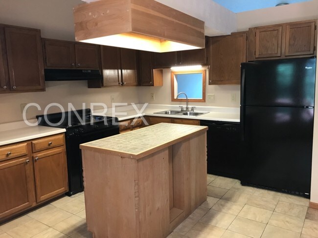 Building Photo - 4901 Dexter Ct