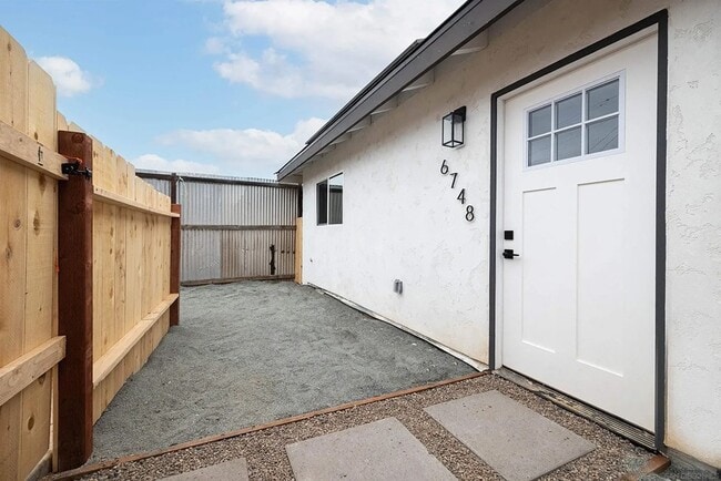 Building Photo - 6748 N Elman St