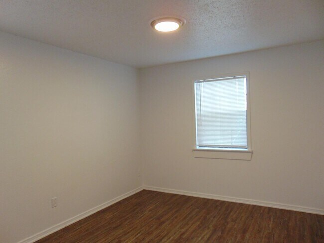 Building Photo - 3409 Quaker Ave