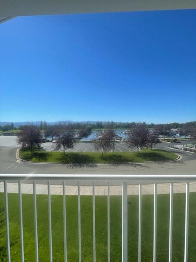 Foto del edificio - 2 br, 2.5 bath House - 2024 Marina Court