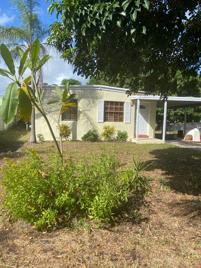 Building Photo - 3981 Tulip Tree Dr