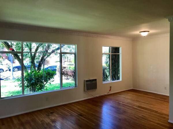 Building Photo - 402 N Palm Dr