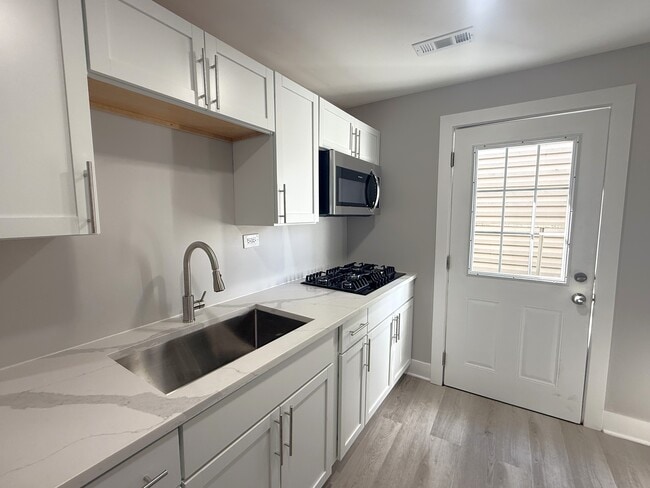 Building Photo - 3575 W Dickens Ave