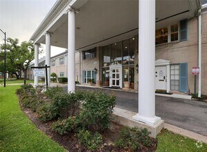 Building Photo - 2600 Bellefontaine