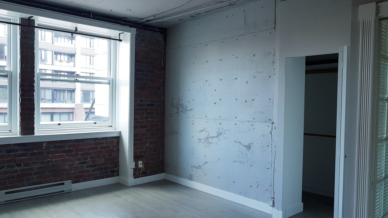 Building Photo - 233 Abbott St