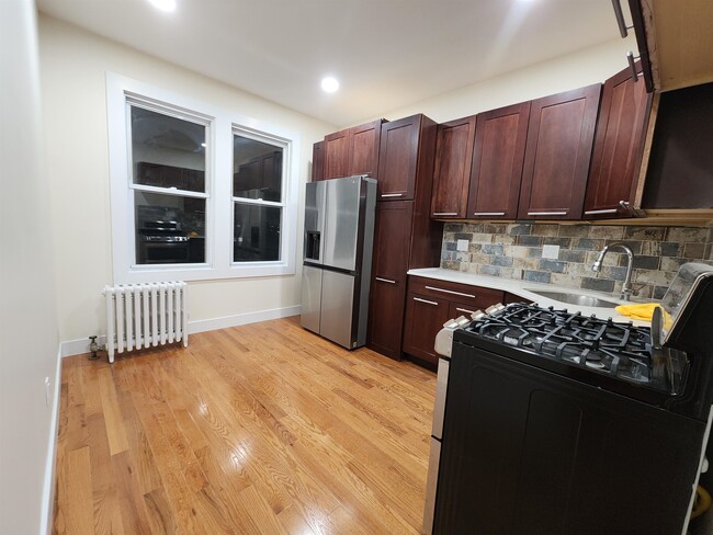 Building Photo - 203 Custer Ave