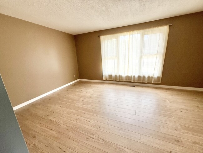 Photo du bâtiment - 86 Blythewood Crescent