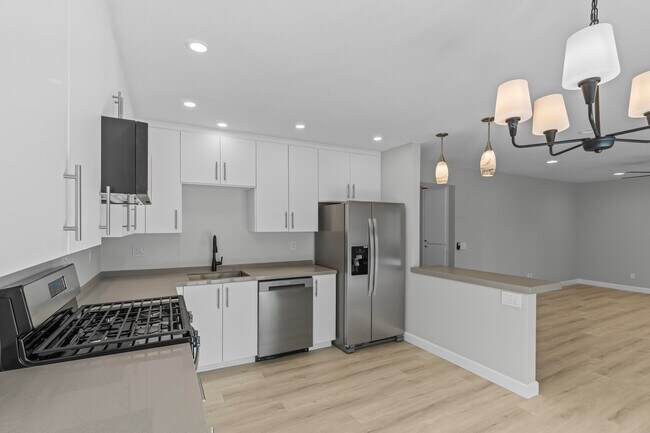 Building Photo - 1950 S Palm Canyon Dr