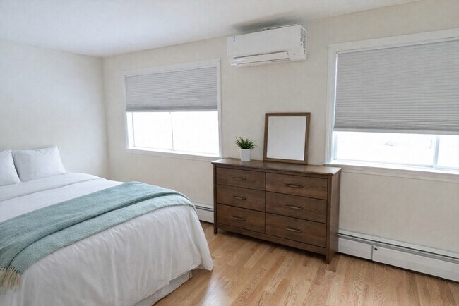 Foto del edificio - 446 Lowell Ave