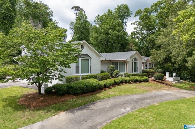 Building Photo - 3208 N Woodridge Rd