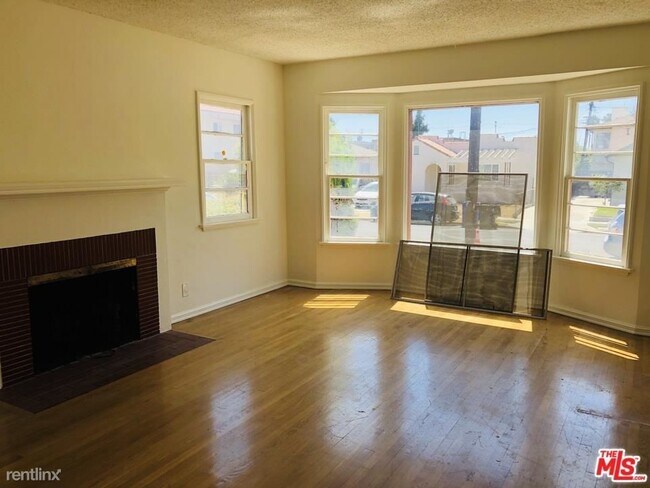 Foto del edificio - 3 br, 1.5 bath House - 3732 Kelton Ave