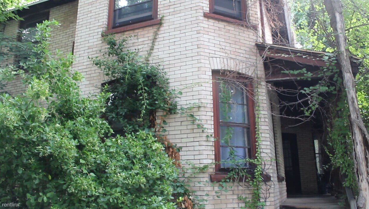 Primary Photo - 109 S Plain St