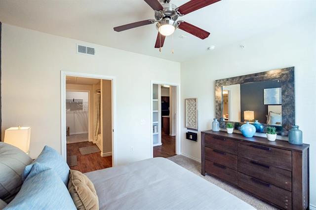 Foto del edificio - 9900 McNeil Dr