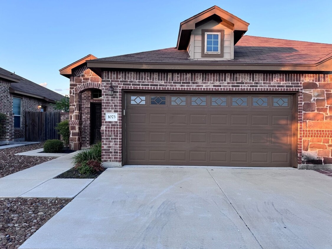 Primary Photo - Luxury Duplex in New Braunfels, TX!