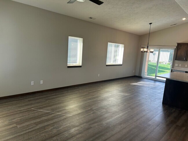 Building Photo - 1301 S Foss Ave