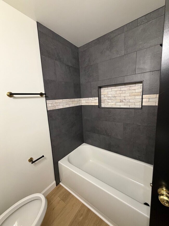 Foto del edificio - Brand new renovation 2bed 1.5bath