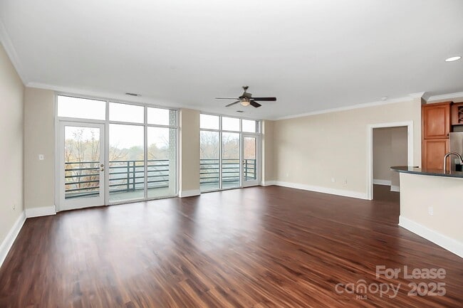 Foto del edificio - 400 N Church St