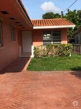 Building Photo - 822 NW 32nd Pl