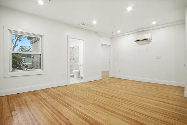 Building Photo - 21 Regent Cir