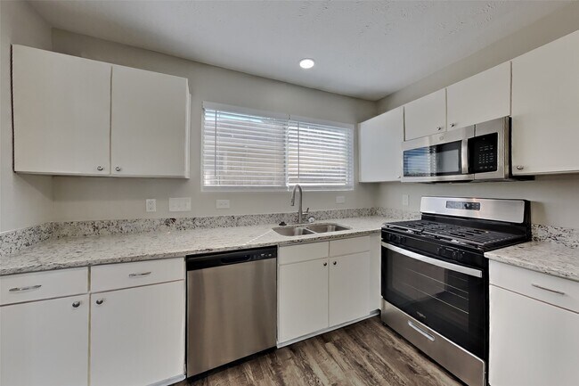 Foto del edificio - 5150 Summit Lodge Dr