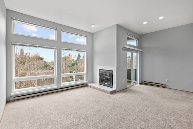 Building Photo - West Seattle Flats: Leasing Specials! Beau...