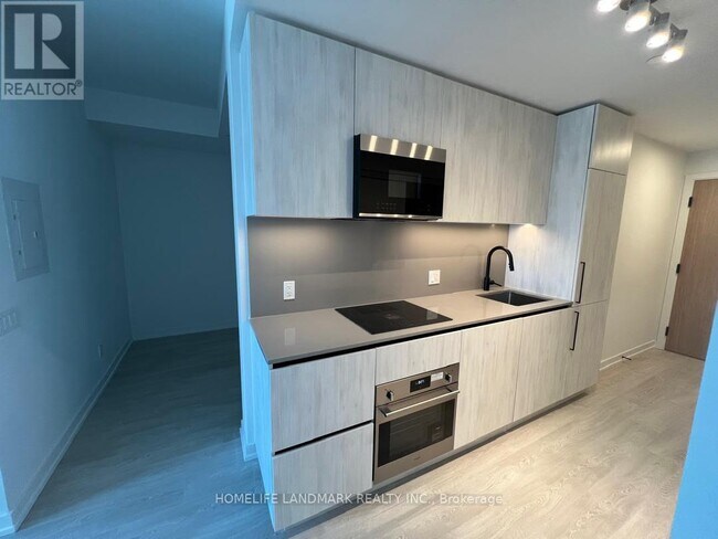 Building Photo - 35 Parliament St